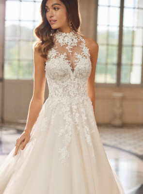 lace detailed princess wedding dress