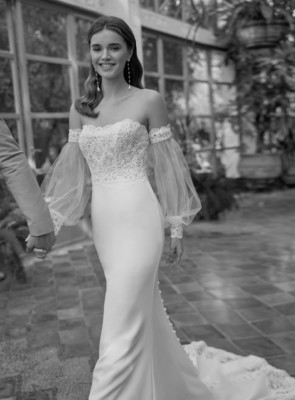 whimsical fitted wedding dress with detachable sleeves